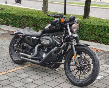 Harley-Davidson 883 Roadster
