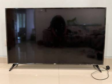 LG 55 inch UHD 4K smart + TV stand (screen faulty)