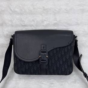 Dior Black Saddle Messenger oblique style bag
