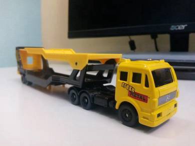Vintage Maisto Mercedes Benz Truck Trailer