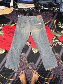 seluar jeans signature levi saiz 38