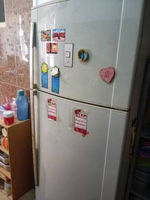 sharp fridge besar