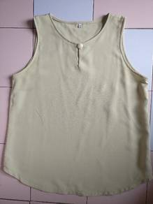 WornLightlyCondtn10/10LightCreamGreenSleevelessTOP