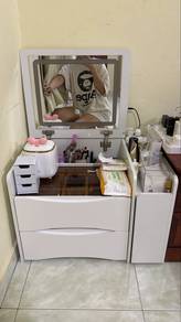 Dressing table