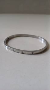 Bangle with crystal design