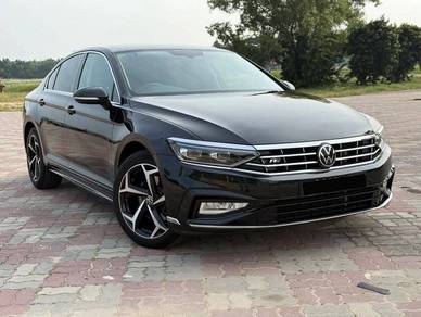 2022 Volkswagen Passat R-LINE