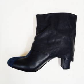 SEE BY CHLOE Black 'APRICA' Fold Over Cuff Boots