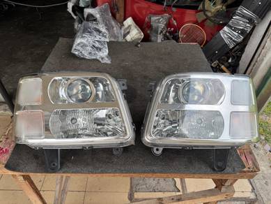 No 28-3-5 Suzuki Solio Front Headlamp Japan