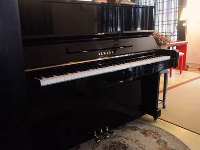 YAMAHA U1A Upright Piano LIKE NEW