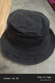 uniqlo bucket hat 