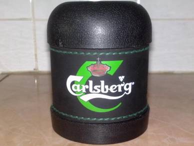 Cawan carlsberg dice shaker cup