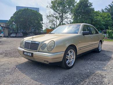 Mercedes Benz E240 240 ELEGANCE (CBU) in Kulim, KDH