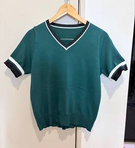 V-neck short sleeve knitted top