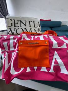 Gentle woman tote bag