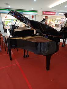 Yamaha g2E baby grand