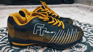 Kasut Badminton Felet