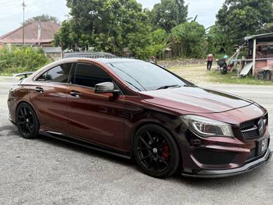 Mercedes Benz CLA180 180 AMG Sport in Sungai Buloh, SGR