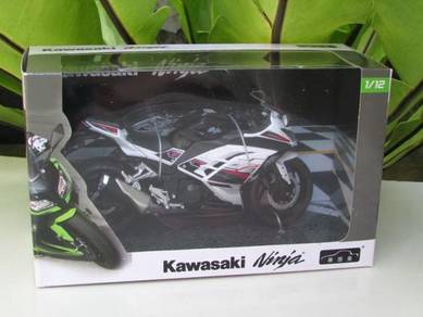 Automaxx 1-12 (2014) Kawasaki Ninja 250 White