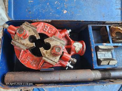 pipe threader and vise