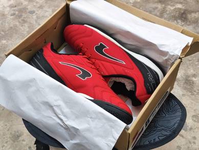Futsal shoes