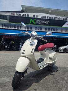 Vespa 946