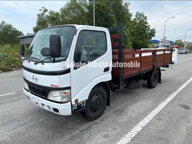 Hino xzu 14.5ft 2ton lorry cargo am/ unregister