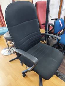 1 Unit Kerusi Ofis