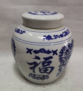 Porcelain China. Flowers 福  Pattern -- General Jar