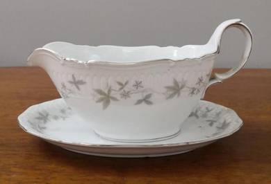Mangkuk antique Jyoto HHP Japan gravy boat