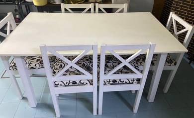 Meja makan English styled
