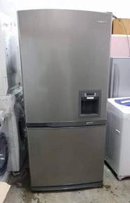 Samsung fridge with Dispenser Peti Sejuk Ais
