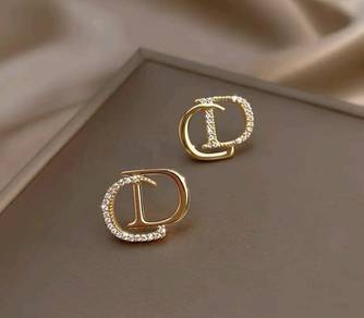 Vintage Earrings, Simple Letter