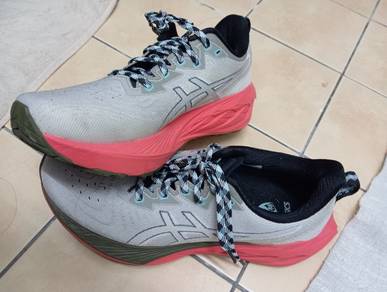 ASICS Novablast 4