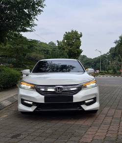 Honda Accord VTi-L in KLCC, KUL