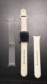 Apple Watch SE 40mm 100% Battery + 2 Straps