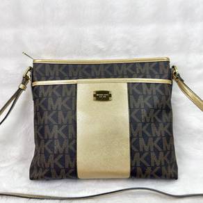 Authentic Michael Kors Jet Set Travel Crossbody