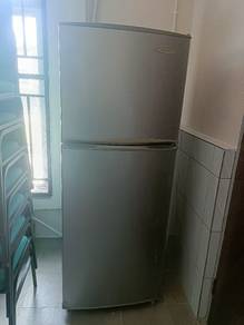 Peti Ais Dua Pintu