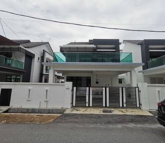 Semi-Detached House For Sale in Cheng,MLK