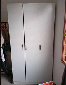 almari 3 pintu