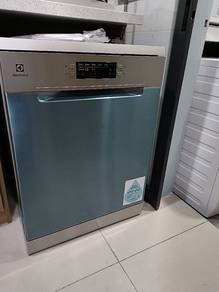 Almost New Electrolux Dishwasher – Under Warranty 