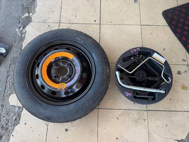 No 9-7-10 Fiat Abarth 500 595 Spare wheel / Tool