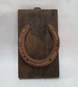 Horseshoe Memorial Reclaimed Barn Wood Your own ho