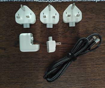 Traveling adapter set (USED)
