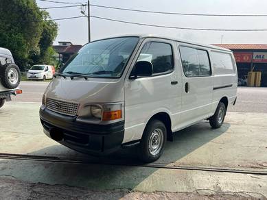 2003 Toyota Hiace Semi panel van