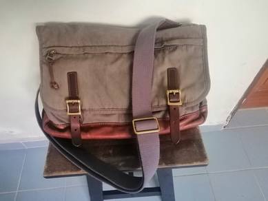 Fossil Defender Messenger Bag
