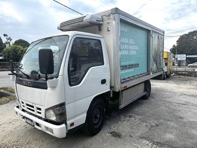 ISUZU NKR55 UBS 13kaki Refrigerated Chiller 13year
