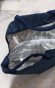 Carrying cooler bag