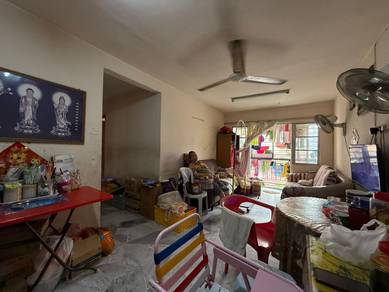 Condominium For Sale in Genting Court Condominium