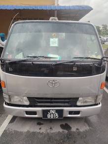 Lori Toyota tahun 2012
