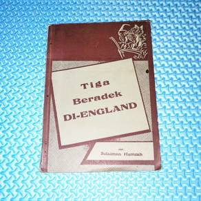 Vintage 1954 Tiga Beradek Di-England by Sulaiman H
